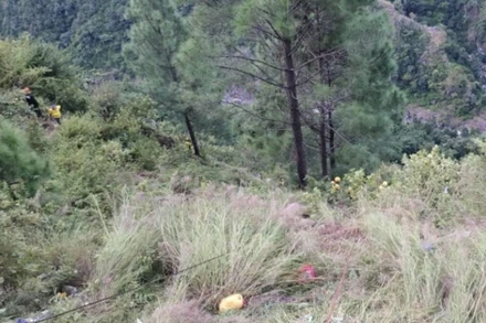 Hẻm núi ở làng Birokhal, huyện Pauri, bang Uttarakhand - nơi xảy ra vụ tai nạn thương tâm. (Ảnh: ANI)