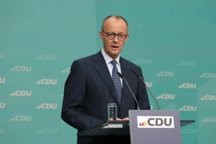 Thủ tướng tương lai của Đức Friedrich Merz phát biểu họp báo tại Berlin. (Ảnh: THX/TTXVN)