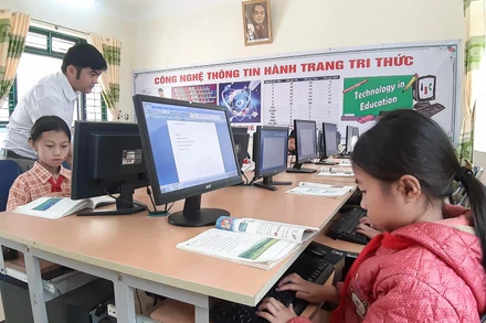 Học sinh vùng cao Điện Biên thực hành tin học. (Ảnh: VOV) 