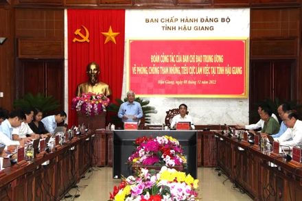 Đồng chí Ðỗ Văn Chiến, Bí thư Trung ương Ðảng, Chủ tịch Ủy ban Trung ương Mặt trận Tổ quốc Việt Nam phát biểu chỉ đạo tại buổi làm việc. (Ảnh: tienphong.vn)