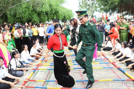 Việt Nam đã đạt được nhiều thành tích nổi bật trong công tác đại đoàn kết toàn dân, hỗ trợ các dân tộc thiểu số phát triển kinh tế xã hội, xóa đói giảm nghèo, bảo tồn, phát huy các giá trị truyền thống... (Ảnh minh họa: NGUYỄN CÔNG LÝ) 