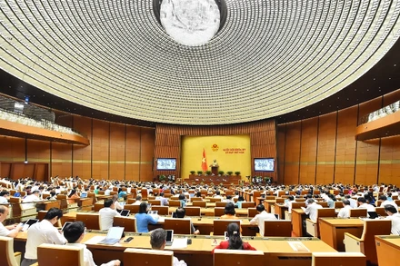 Phiên họp toàn thể tại hội trường của Kỳ họp thứ 5, Quốc hội khóa XV. (Ảnh: THỦY NGUYÊN)