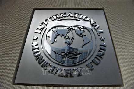 Biểu tượng Quỹ Tiền tệ quốc tế (IMF) tại Washington DC, Mỹ. (Ảnh: AFP/TTXVN)
