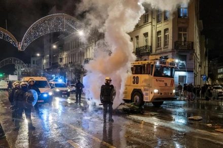 Bạo loạn ở thủ đô Brussels sau trận đấu giữa Bỉ và Maroc. (Ảnh: AP)