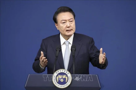 Tổng thống Hàn Quốc Yoon Suk Yeol tại một cuộc họp báo ở Seoul. (Ảnh: Kyodo/TTXVN)