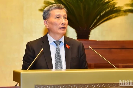 Ủy viên Ủy ban Thường vụ Quốc hội, Chủ nhiệm Ủy ban Khoa học, Công nghệ và Môi trường của Quốc hội Lê Quang Huy trình bày Báo cáo giải trình, tiếp thu, chỉnh lý dự thảo Luật Tài nguyên nước (sửa đổi). (Ảnh: THỦY NGUYÊN)