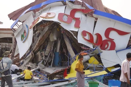 Một tòa nhà sụp đổ sau trận động đất tại Nay Pyi Taw, Myanmar. (Ảnh: Tân Hoa xã) 