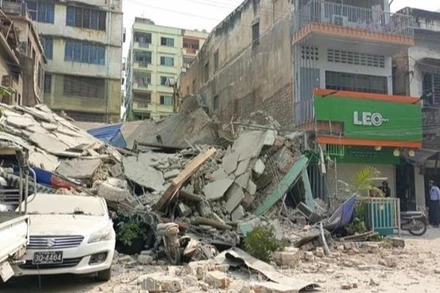 Tòa nhà bị phá hủy sau trận động đất tại Mandalay, Myanmar, ngày 28/3/2024. (Ảnh: THX/TTXVN) 