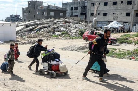 Người dân sơ tán tránh xung đột tại Shuja'iyya, Dải Gaza ngày 19/3/2025. (Ảnh: THX/TTXVN)