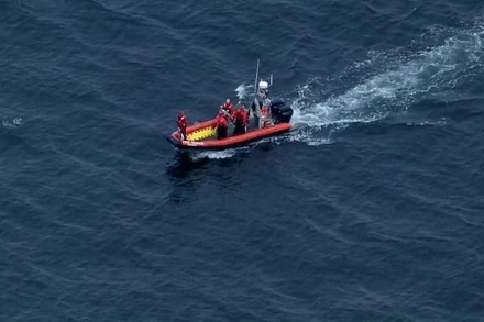 Lực lượng cứu hộ tìm kiếm những người còn mất tích sau vụ máy bay rơi ở bang Washington, Mỹ, ngày 4/9/2022. (Ảnh: CNN)