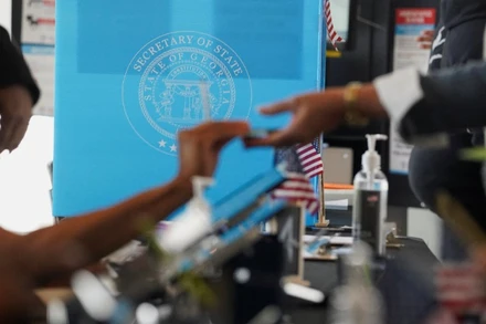 Cử tri bang Georgia đi bỏ phiếu sớm trong cuộc bầu cử Tổng thống Mỹ, ngày 16/10/2024. (Ảnh: Reuters) 