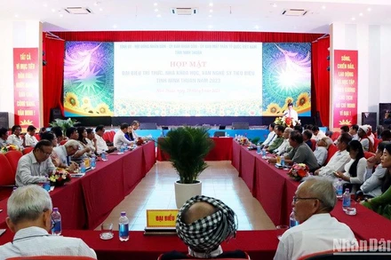 Quang cảnh buổi họp mặt.