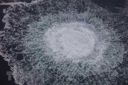 Vị trí rò rỉ khí đốt thuộc đường ống Dòng chảy phương bắc 1 dưới biển Baltic ngày 28/9/2022. (Ảnh: AFP/TTXVN)