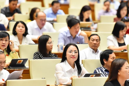 Các đại biểu Quốc hội làm việc tại hội trường sáng 30/5. (Ảnh: THỦY NGUYÊN)