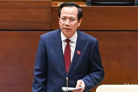 Bộ trưởng Lao động-Thương binh và Xã hội Đào Ngọc Dung giải trình, làm rõ một số vấn đề đại biểu Quốc hội nêu. (Ảnh: DUY LINH)