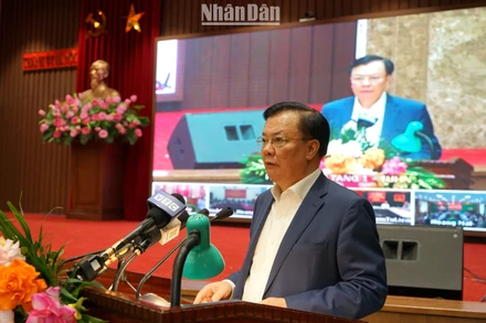 Bí thư Thành ủy Hà Nội Đinh Tiến Dũng phát biểu tại hội nghị. (Ảnh: TRUNG HƯNG)