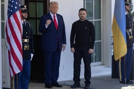 Tổng thống Mỹ Donald Trump và Tổng thống Ukraine Volodymyr Zelensky. (Ảnh: Xinhua)