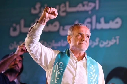 Tân Tổng thống Iran Masoud Pezeshkian trong một sự kiện tranh cử ở Tehran, Iran, ngày 3/7/2024. (Ảnh: WANA/Reuters) 