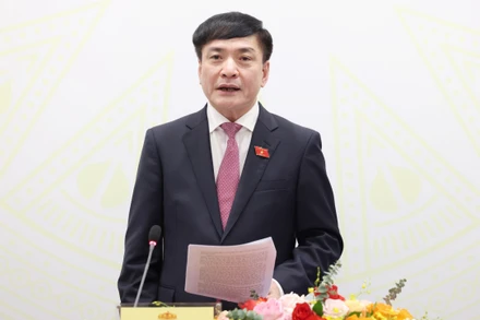 Tổng Thư ký Quốc hội-Chủ nhiệm Văn phòng Quốc hội Bùi Văn Cường phát biểu tại họp báo. (Ảnh: DUY LINH) 