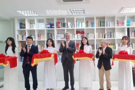 Khánh thành Thư viện Pháp ngữ trong khuôn viên Học viện Ngoại giao. (Ảnh: NGỌC KHÁNH)
