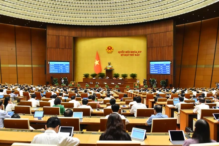 Quốc hội biểu quyết thông qua Nghị quyết của Quốc hội về thí điểm bổ sung một số cơ chế, chính sách đặc thù phát triển tỉnh Nghệ An. (Ảnh: THỦY NGUYÊN) 