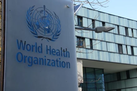 Quang cảnh bên ngoài trụ sở của Tổ chức Y tế thế giới (WHO) tại Geneva, Thụy Sĩ. (Ảnh: Xinhua) 