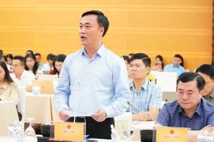 Thứ trưởng Xây dựng Nguyễn Việt Hùng trả lời câu hỏi của phóng viên các cơ quan thông tấn, báo chí. 