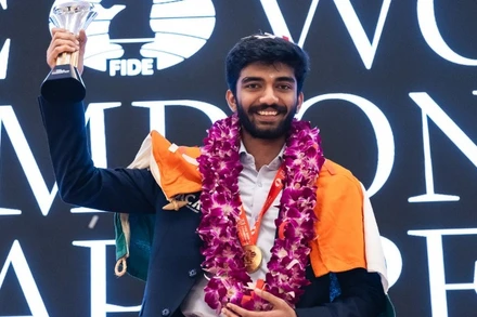 Ở tuổi 18, Gukesh Dommaraju đã trở thành nhà vô địch cờ vua trẻ nhất lịch sử. (Ảnh: FIDE) 