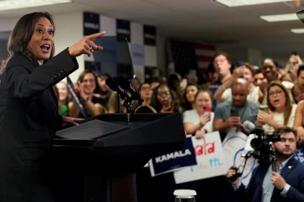 Phó Tổng thống Mỹ Kamala Harris phát biểu tại trụ sở Chiến dịch tranh cử tổng thống của bà ở Wilmington, Delaware, Mỹ, ngày 22/7/2024. (Ảnh: Pool/Reuters) 