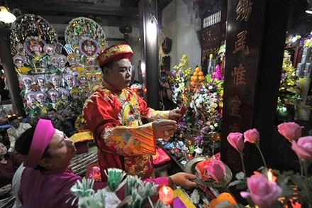 Lợi dụng thực hành tín ngưỡng thờ Mẫu để trục lợi 