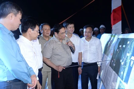 Thủ tướng Phạm Minh Chính thị sát công trường xây dựng dự án cao tốc đoạn Vạn Ninh-Cam Lộ trên địa bàn tỉnh Quảng Trị.