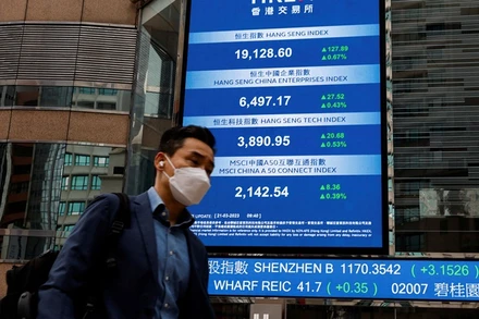 Theo ADB, dòng vốn rút khỏi khu vực đã được ghi nhận trên các thị trường chứng khoán và trái phiếu khu vực. (Ảnh minh họa: Reuters) 