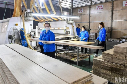 Cán cân thương mại 11 tháng năm 2023 ước tính xuất siêu 25,82 tỷ USD. (Ảnh minh họa: THÀNH ĐẠT) 