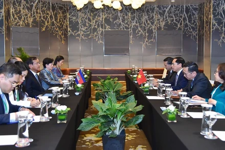 Phó Thủ tướng, Bộ trưởng Ngoại giao Bùi Thanh Sơn hội kiến Phó Thủ tướng, Bộ trưởng Ngoại giao và Hợp tác quốc tế Campuchia Prak Sokhonn.