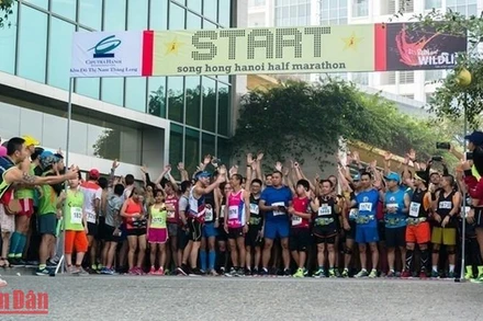 Đông đảo người dân và các vận động viên trong và ngoài nước đã nhiệt tình tham gia hưởng ứng cuộc chạy bán marathon Run4WildlifeHN hằng năm, nhằm kêu gọi hành động bảo vệ động vật hoang dã. (Ảnh: TRUNG HƯNG)
