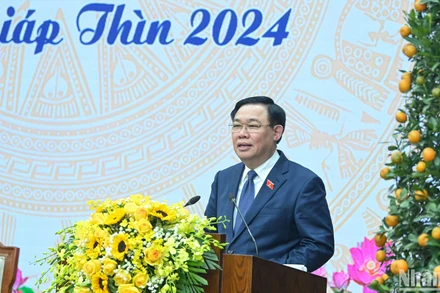 Chủ tịch Quốc hội Vương Đình Huệ phát biểu tại buổi làm việc. (Ảnh: DUY LINH)