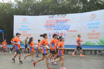 Chạy để lan tỏa thông điệp nói “Không” với bạo lực đối với phụ nữ và trẻ em gái