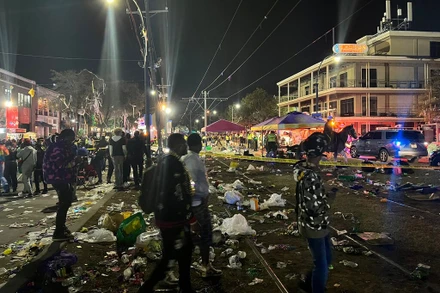 Hiện trường vụ xả súng trong cuộc diễu hành Krewe of Bacchus ở thành phố New Orleans, bang Louisiana của Mỹ, ngày 20/2/2023. (Ảnh: New York Times)