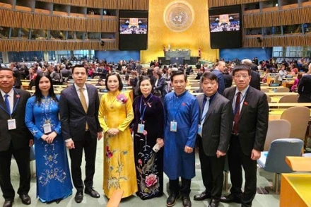 Phó Chủ tịch Quốc hội Nguyễn Thị Thanh và các thành viên đoàn Việt Nam tại hội nghị. 