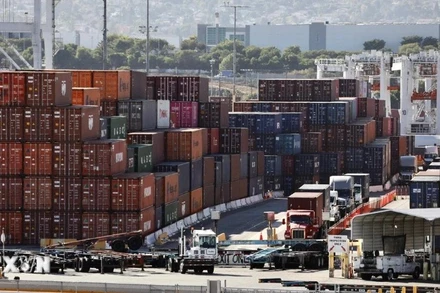 Quang cảnh cảng hàng hóa tại Los Angeles, California (Mỹ). (Ảnh: THX/TTXVN)