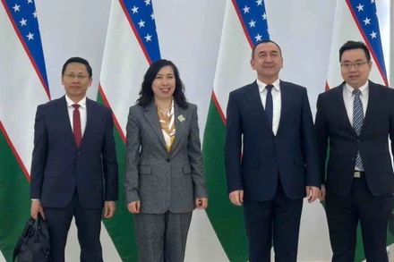 Thứ trưởng Ngoại giao Lê Thị Thu Hằng cùng Thứ trưởng Ngoại giao Uzbekistan I. Khaydarov chủ trì Tham vấn chính trị. 