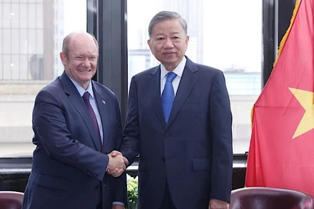 Tổng Bí thư, Chủ tịch nước Tô Lâm tiếp Thượng nghị sĩ Hoa Kỳ Chris Coons. (Ảnh: TTXVN)