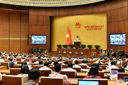 Các đại biểu Quốc hội làm việc tại hội trường, chiều 24/10. (Ảnh: ĐĂNG KHOA)