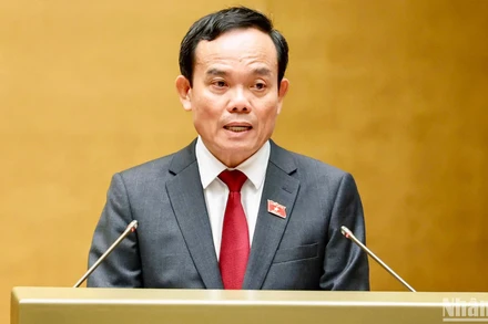 Phó Thủ tướng Chính phủ Trần Lưu Quang trình bày Báo cáo về việc thực hiện một số nghị quyết của Quốc hội khóa XIV về giám sát chuyên đề, chất vấn và nghị quyết của Quốc hội về giám sát chuyên đề, chất vấn từ đầu nhiệm kỳ khóa XV đến hết Kỳ họp thứ 4. (Ảnh: DUY LINH)