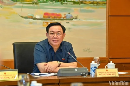 Chủ tịch Quốc hội Vương Đình Huệ - đại biểu Quốc hội Đoàn thành phố Hải Phòng phát biểu thảo luận tại Tổ 4. (Ảnh: DUY LINH)