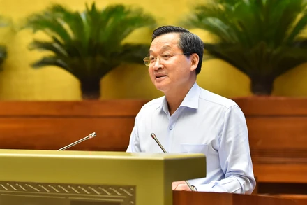 Phó Thủ tướng Chính phủ Lê Minh Khái phát biểu giải trình, làm rõ một số vấn đề đại biểu Quốc hội nêu tại phiên thảo luận. (Ảnh: THỦY NGUYÊN) 