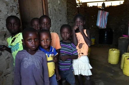 Các em nhỏ tại Kilifi County, Kenya. (Ảnh: THX/TTXVN)