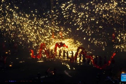 [Ảnh] Không khí đón Tết Nguyên đán 2023 trên thế giới