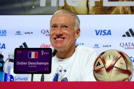 Huấn luyện viên Didier Deschamps trong buổi họp báo trước trận chung kết với Argentina. (Ảnh: Reuters)