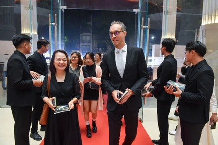 Các quan khách đến dự Gala trao Giải thưởng Hành động vì Cộng đồng của Báo Nhân Dân - Human Act Prize 2023.